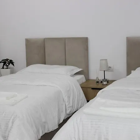 Rum i privatbostad Besa & Tirana